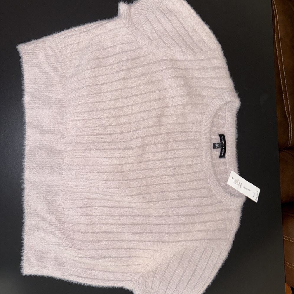 Kendall & Kylie Women’s Size M Crop Short Sleeve Ribbed Sweater Top Soft